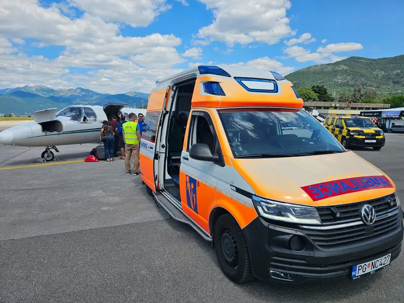 Patient handover to a private medical jet