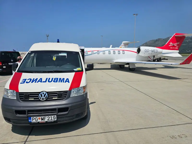 Repatriation flight met by a ground ambulance